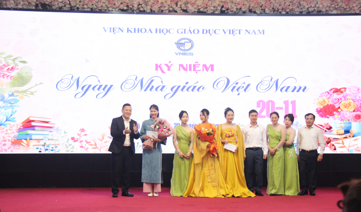 Lễ kỉ niệm Ngày Nhà giáo Việt Nam 20 - 11